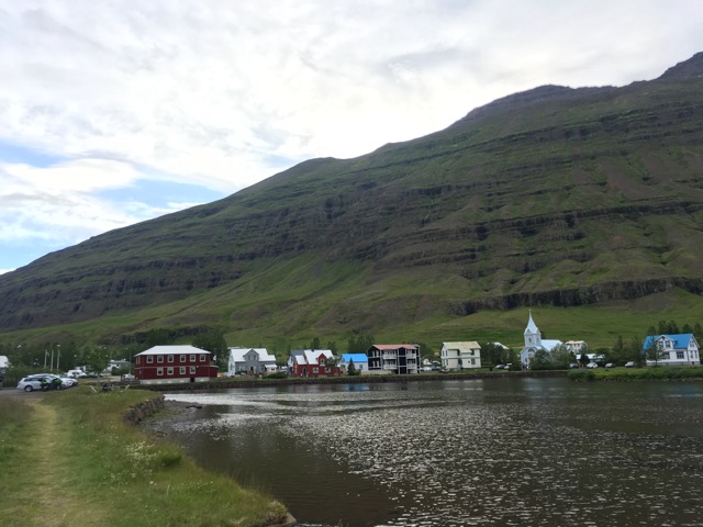 冰島環島自駕環島攻略Day4：東海岸住宿推薦Seydisfjordur Við Lónið guesthouse