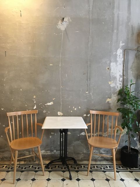 希臘雅典咖啡店推薦：Philos桌椅