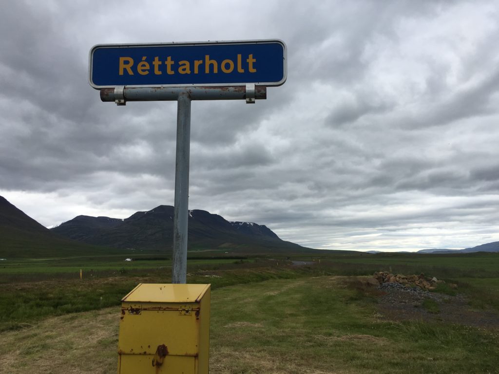【冰島環島自駕環島攻略～第一次帶爸媽旅行就上手】Day6：Godafoss瀑布、Akureyri市區Strikid餐廳午餐、Rettarholt農場騎馬體驗、Hotel Laugarbakki飯店